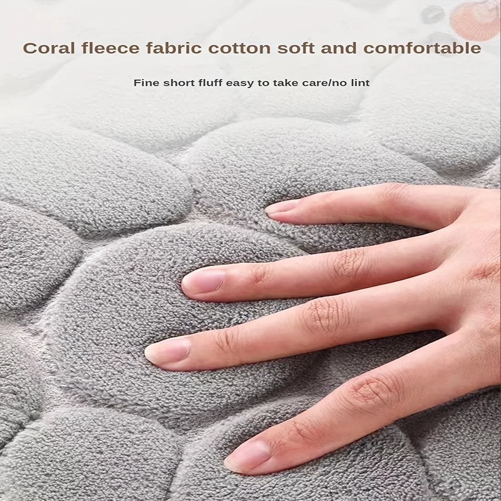 Thickened embossed water and oil absorbent carpet flannel